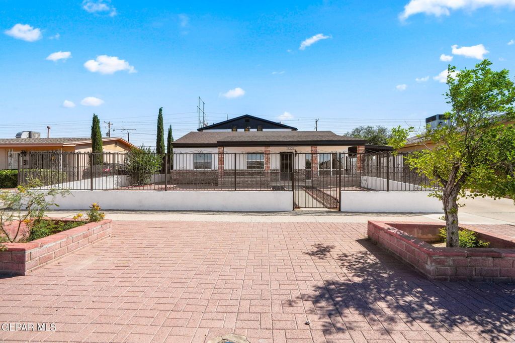 Photo of 5221 TIMBERWOLF Drive, El Paso, TX 79903 (MLS # 943755)