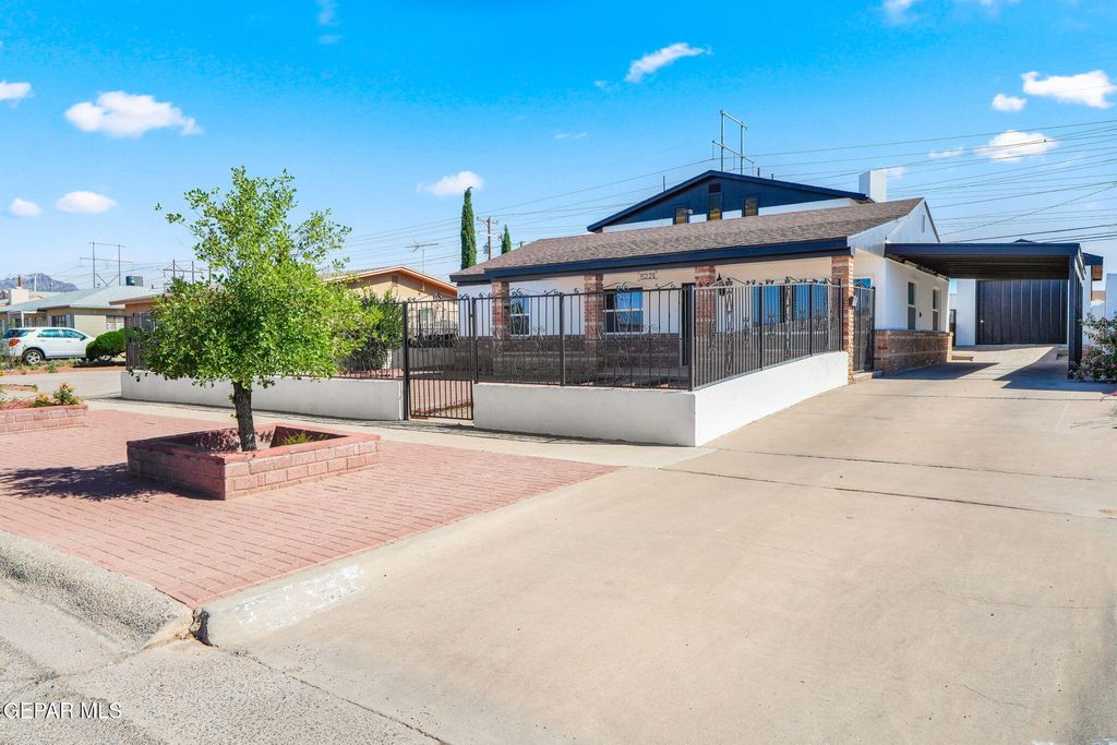Photo of 5221 TIMBERWOLF Drive, El Paso, TX 79903 (MLS # 943755)