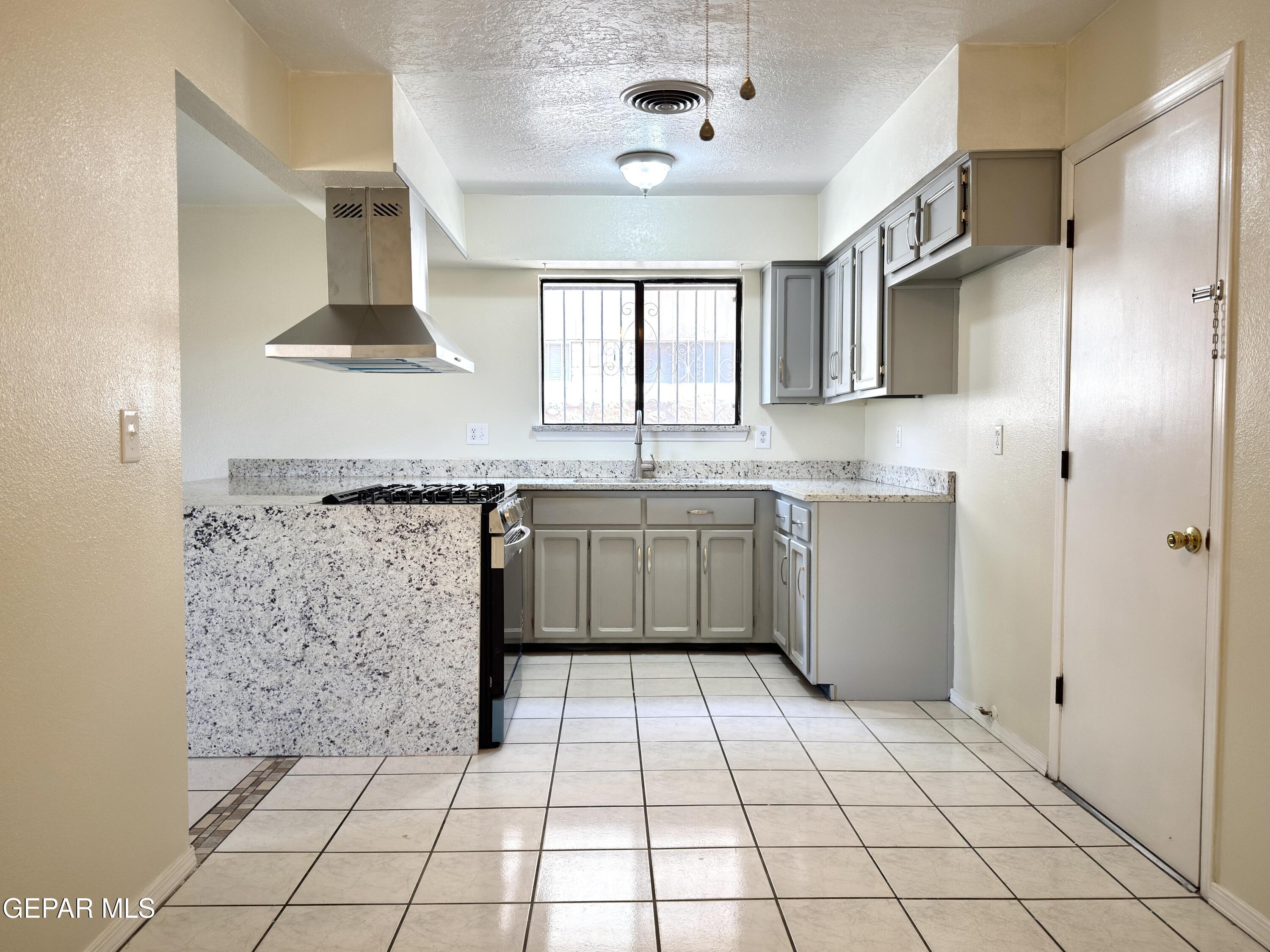 1817 HUGH ROYER Place