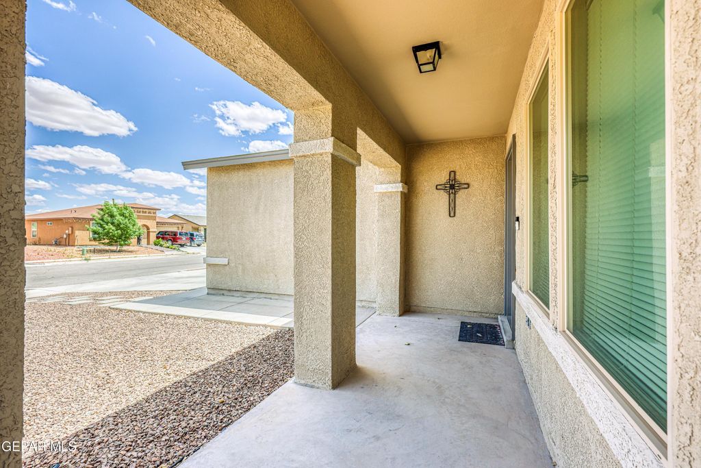 Photo of 909 Talavera Drive, Horizon City, TX 79928 (MLS # 944132)