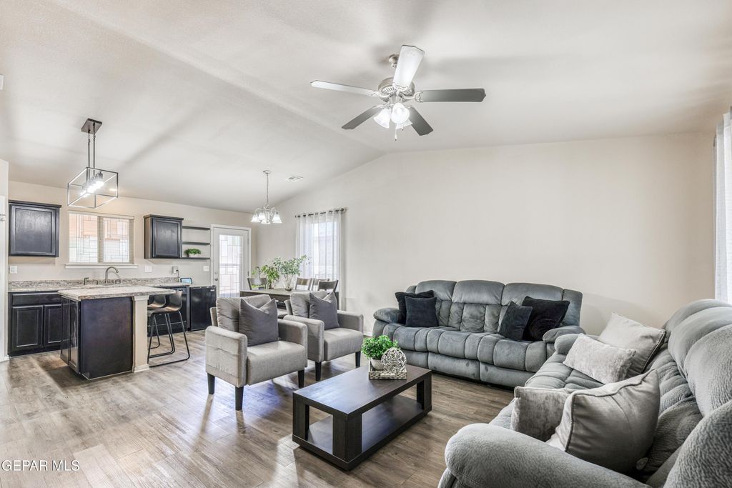 Photo of 909 Talavera Drive, Horizon City, TX 79928 (MLS # 944132)