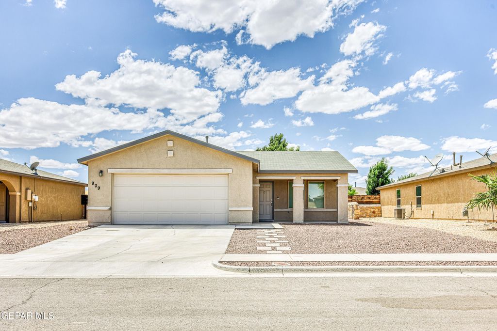 Photo of 909 Talavera Drive, Horizon City, TX 79928 (MLS # 944132)
