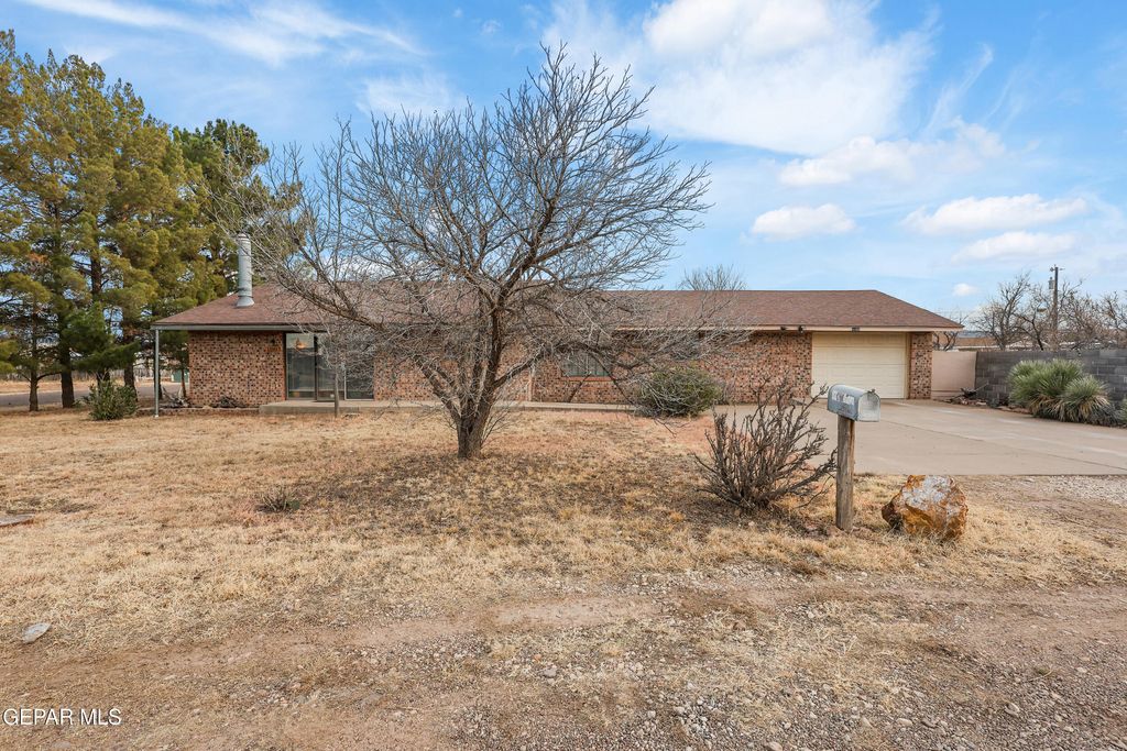 Photo of 1100 W FORT DAVIS Avenue, Alpine, TX 99999 (MLS # 937807)