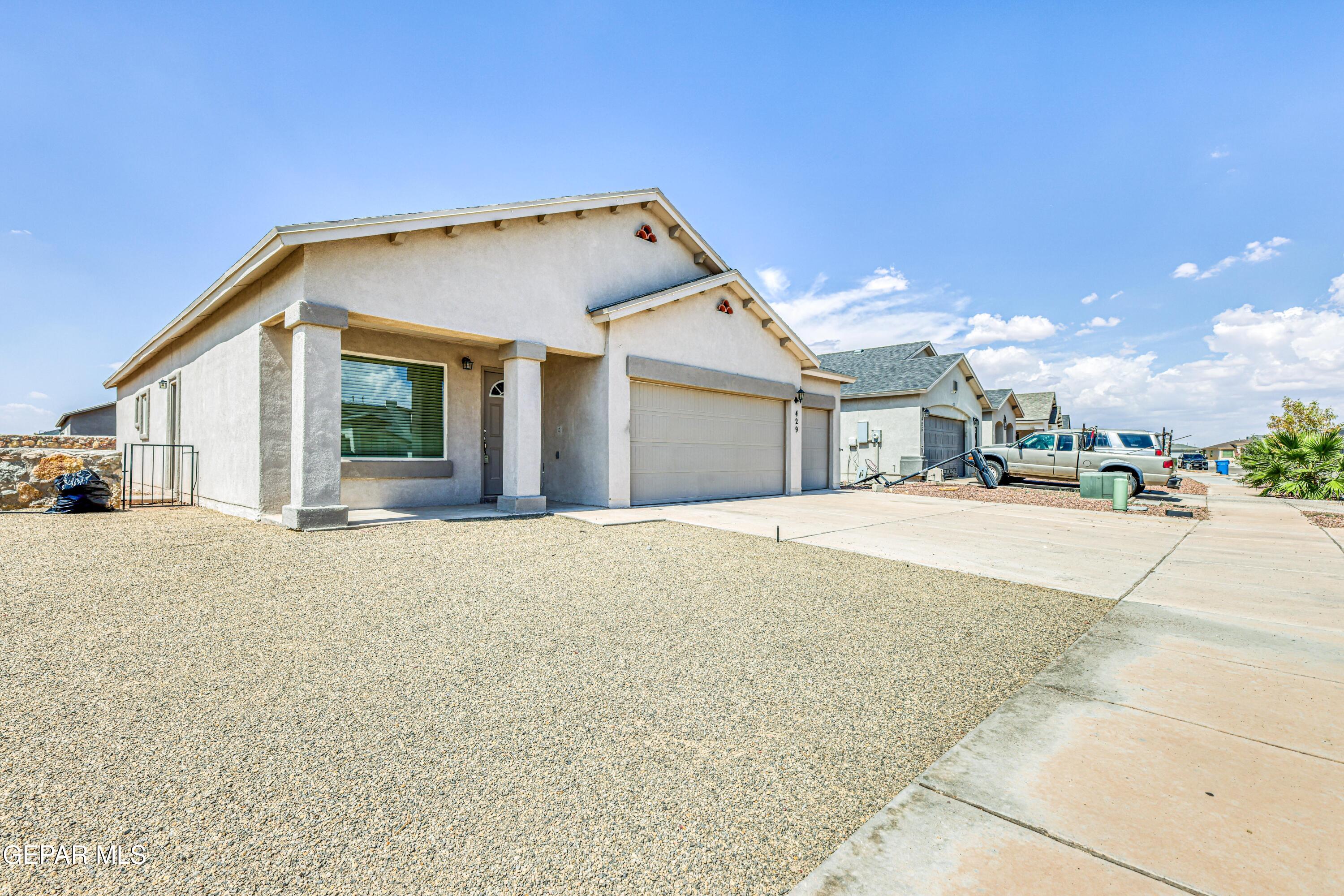 429 VILLA YSLETA - Photo 4