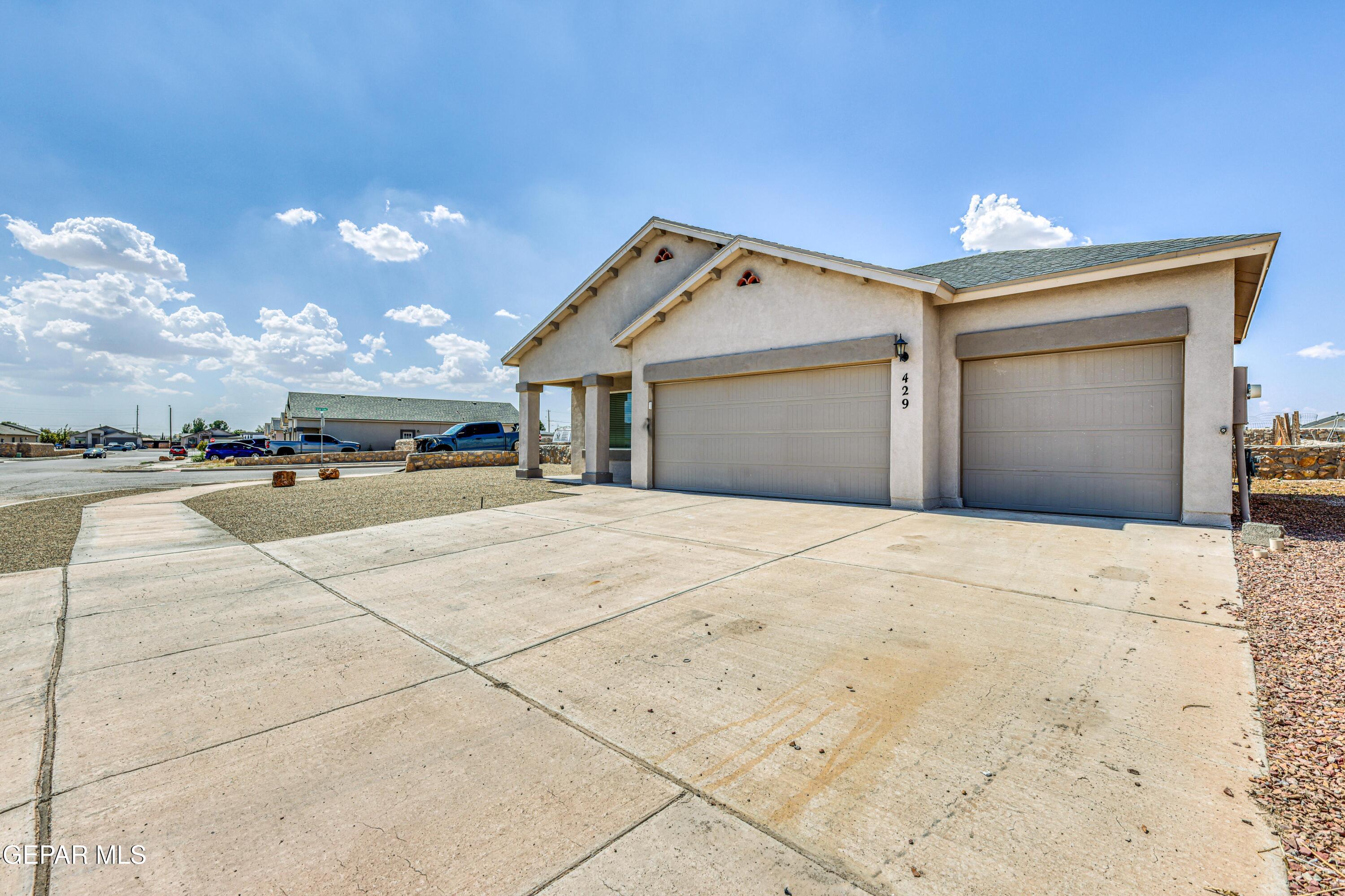 429 VILLA YSLETA - Photo 3
