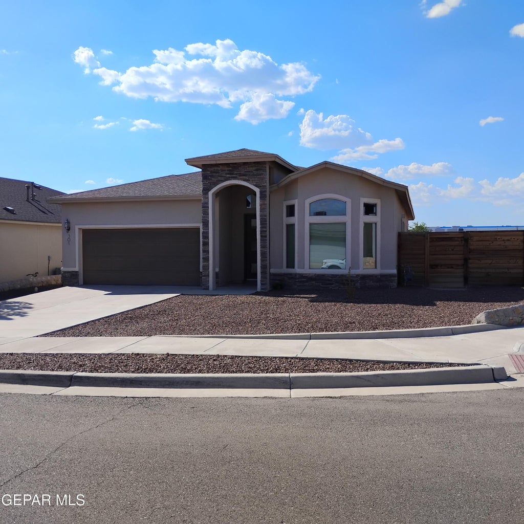Photo of 301 S MANZANITA Drive, El Paso, TX 79928 (MLS # 950532)