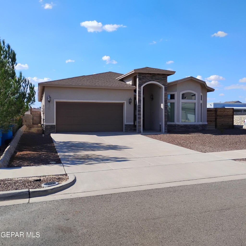 Photo of 301 S MANZANITA Drive, El Paso, TX 79928 (MLS # 950532)
