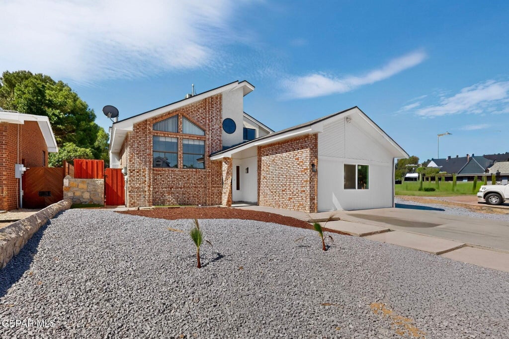 Photo of 11648 GORDON COOPER Lane, El Paso, TX 79936 (MLS # 950793)