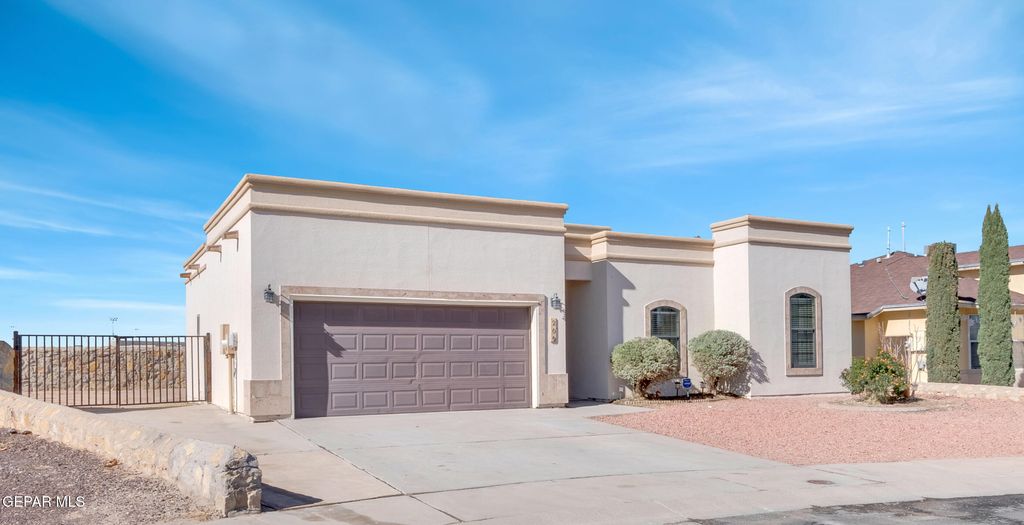Photo of 209 SUN VIEW Lane, El Paso, TX 79928 (MLS # 934312)
