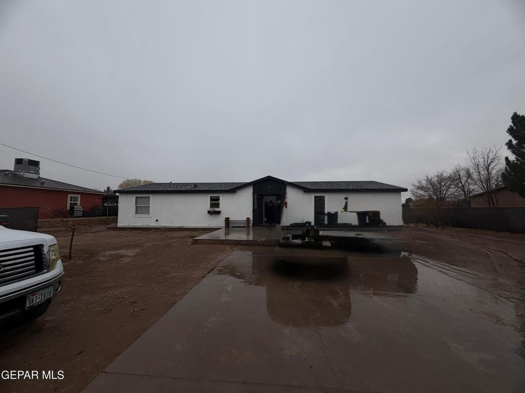 Photo of 270 FLOR AMARILLA Avenue, Socorro, TX 79927 (MLS # 937182)