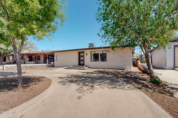 2412 N CAMPBELL ST, EL PASO, TX 79902 - Image b70a2b5b8fdadf21f7edd94b4d8dc9aa/870337651