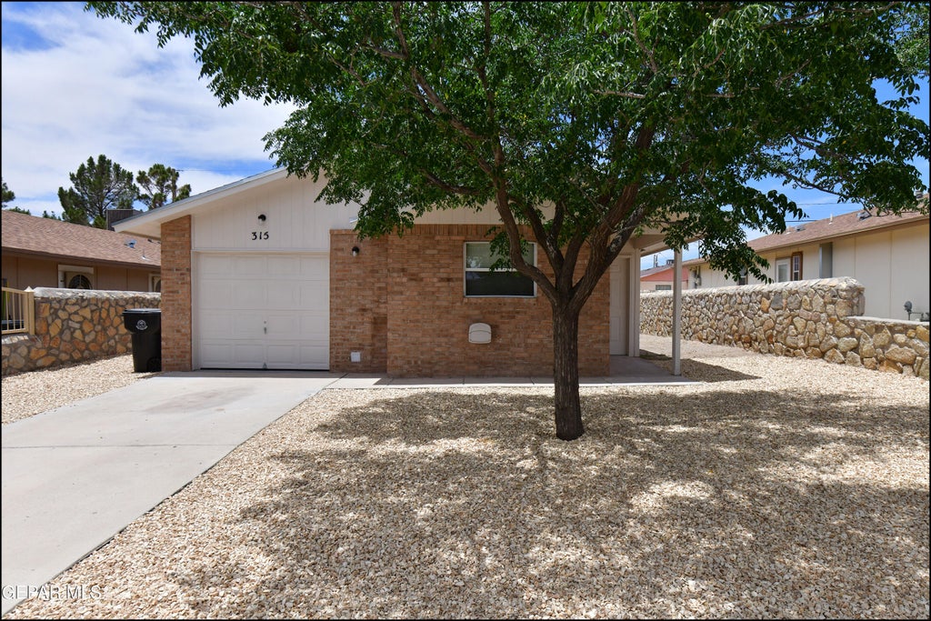 Photo of 315 SUNSET HILLS Drive, El Paso, TX 79928 (MLS # 945735)