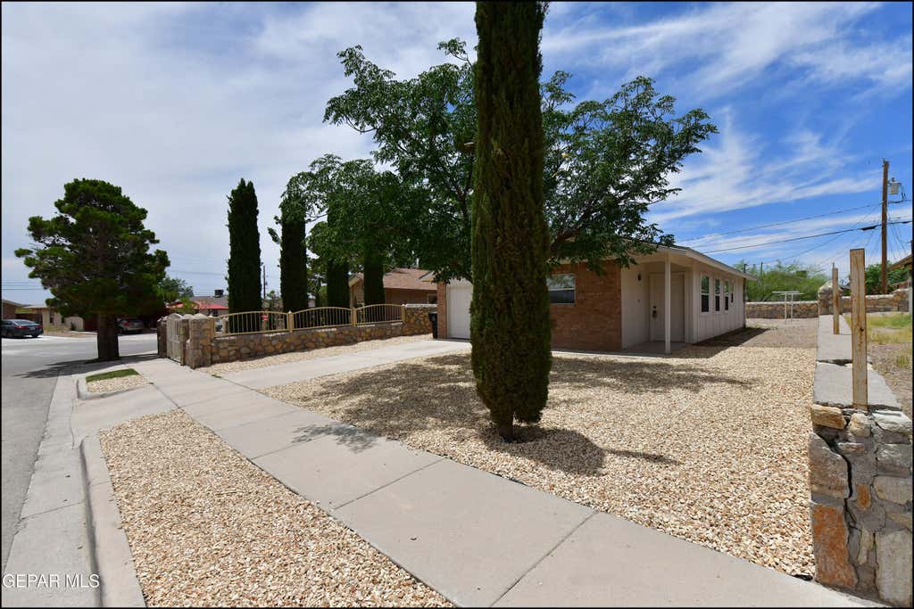 Photo of 315 SUNSET HILLS Drive, El Paso, TX 79928 (MLS # 945735)