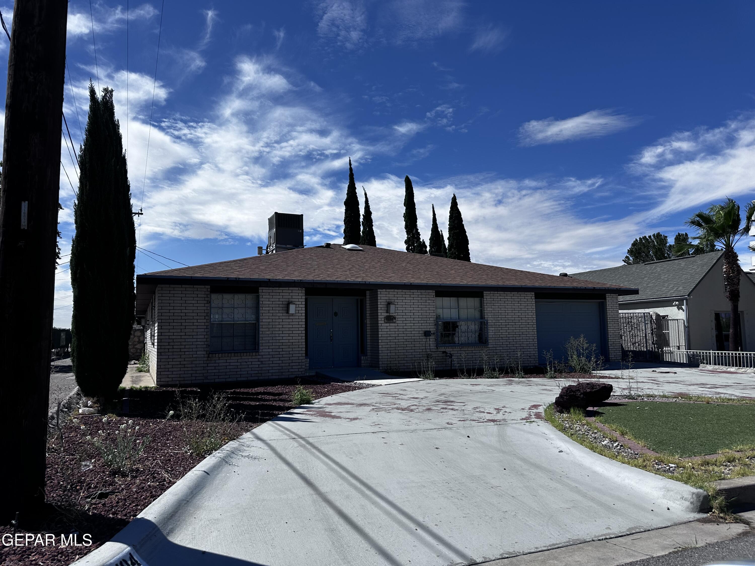 Photo 1 of 22 — 404 E HAGUE Road, El Paso, TX 79902