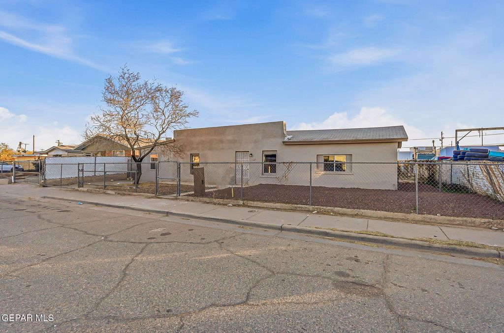 Photo of 6716 ESTEBAN Lane, El Paso, TX 79905 (MLS # 936808)