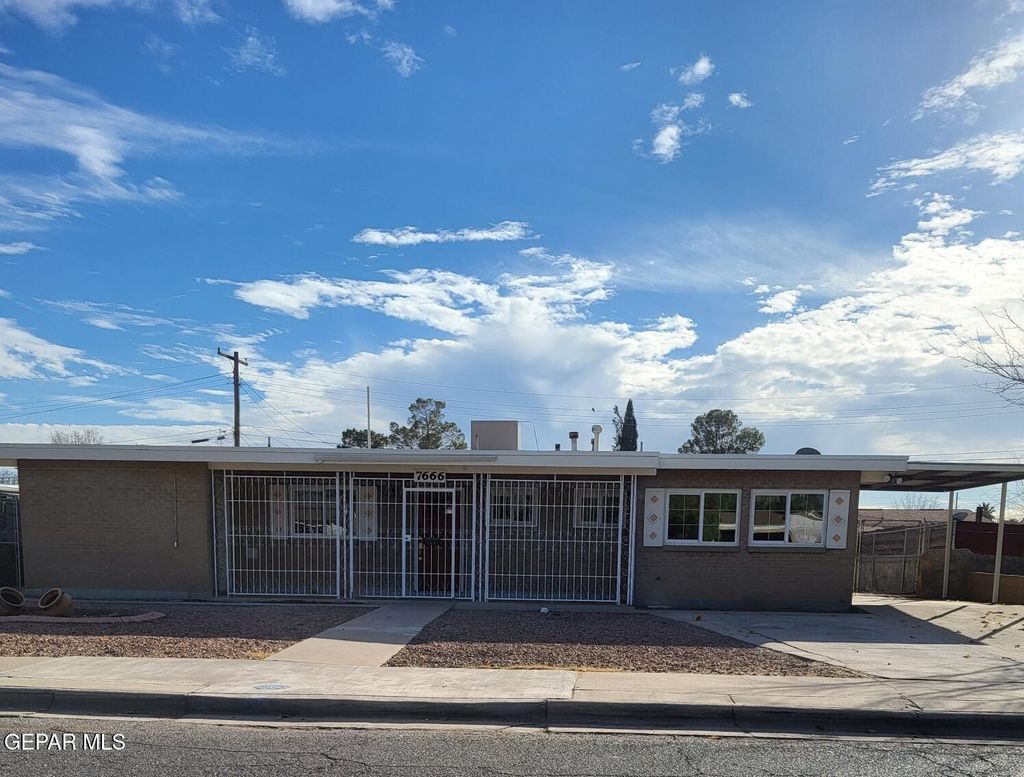 Photo of 7666 FRANKLIN Drive, El Paso, TX 79915 (MLS # 935574)