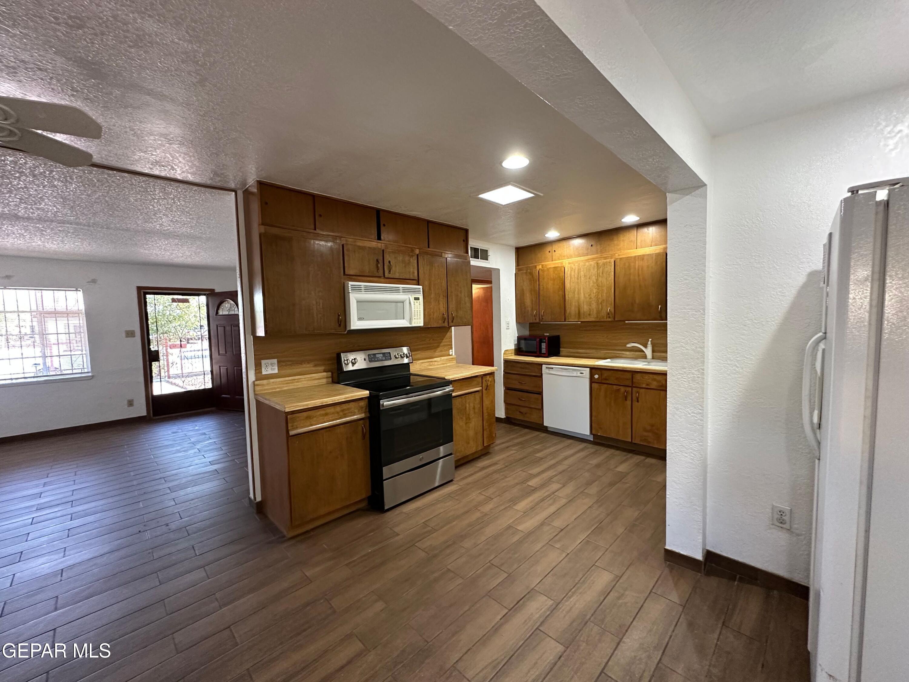 5205 FLOWER Drive