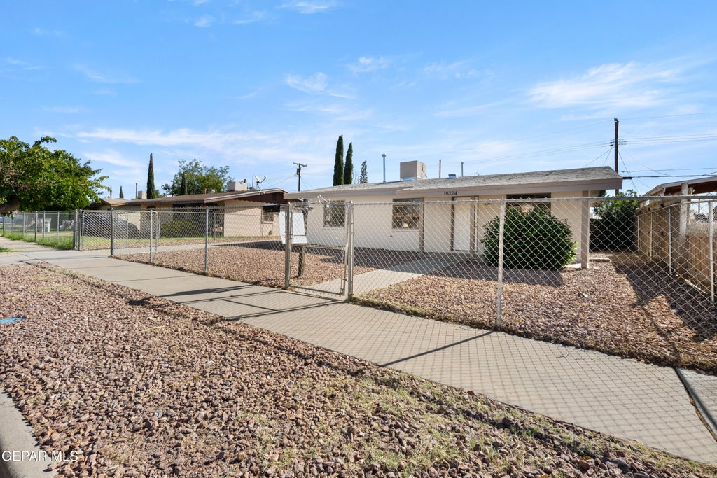 Photo of 10324 PRESTON Drive, El Paso, TX 79924 (MLS # 953024)