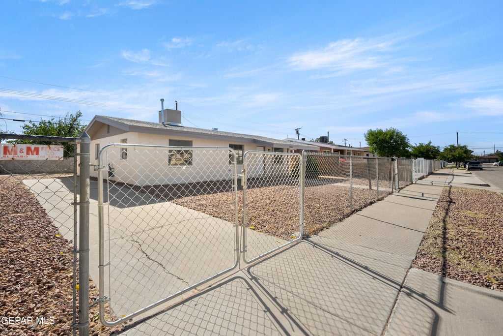 Photo of 10324 PRESTON Drive, El Paso, TX 79924 (MLS # 953024)