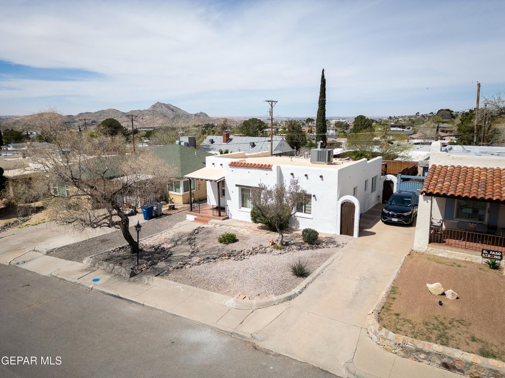 Photo of 1211 MESITA Drive, El Paso, TX 79902 (MLS # 941875)