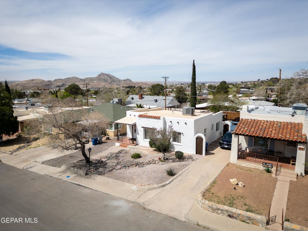 Photo of 1211 MESITA Drive, El Paso, TX 79902 (MLS # 941875)