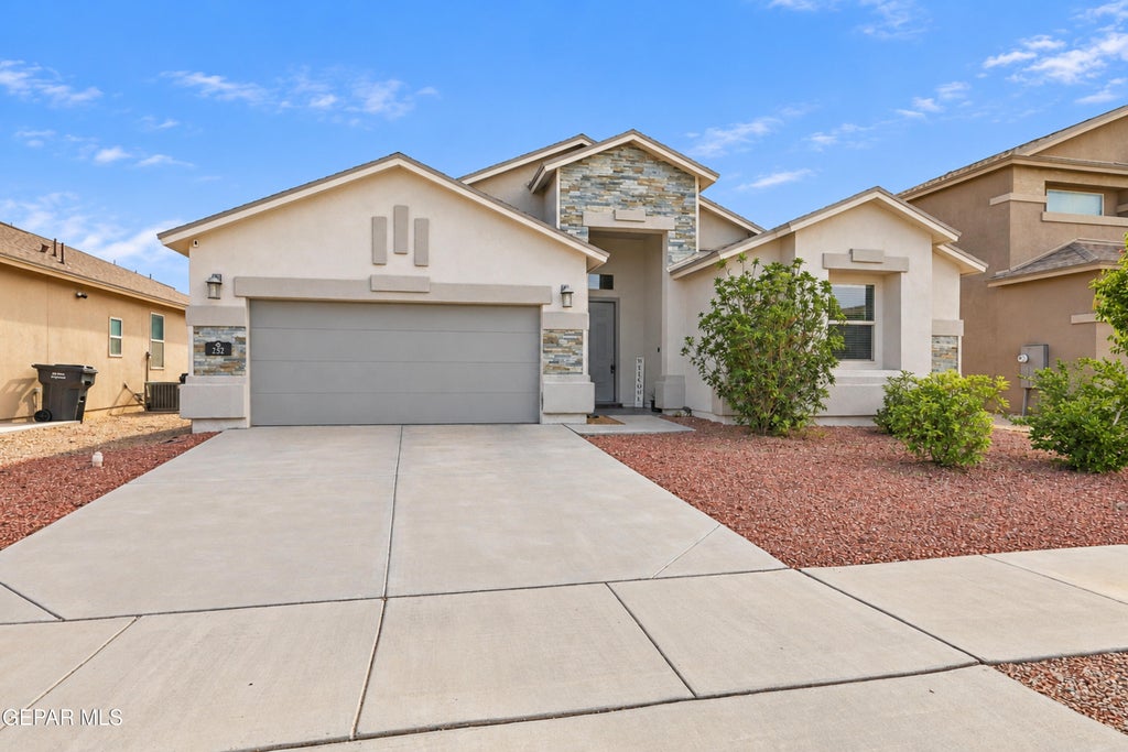 Photo of 232 GOLDEN RISE Street, Horizon City, TX 79928 (MLS # 951003)