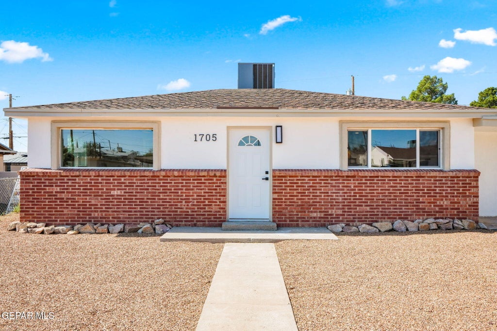 Photo of 1705 CHELSEA Street, El Paso, TX 79903 (MLS # 953542)