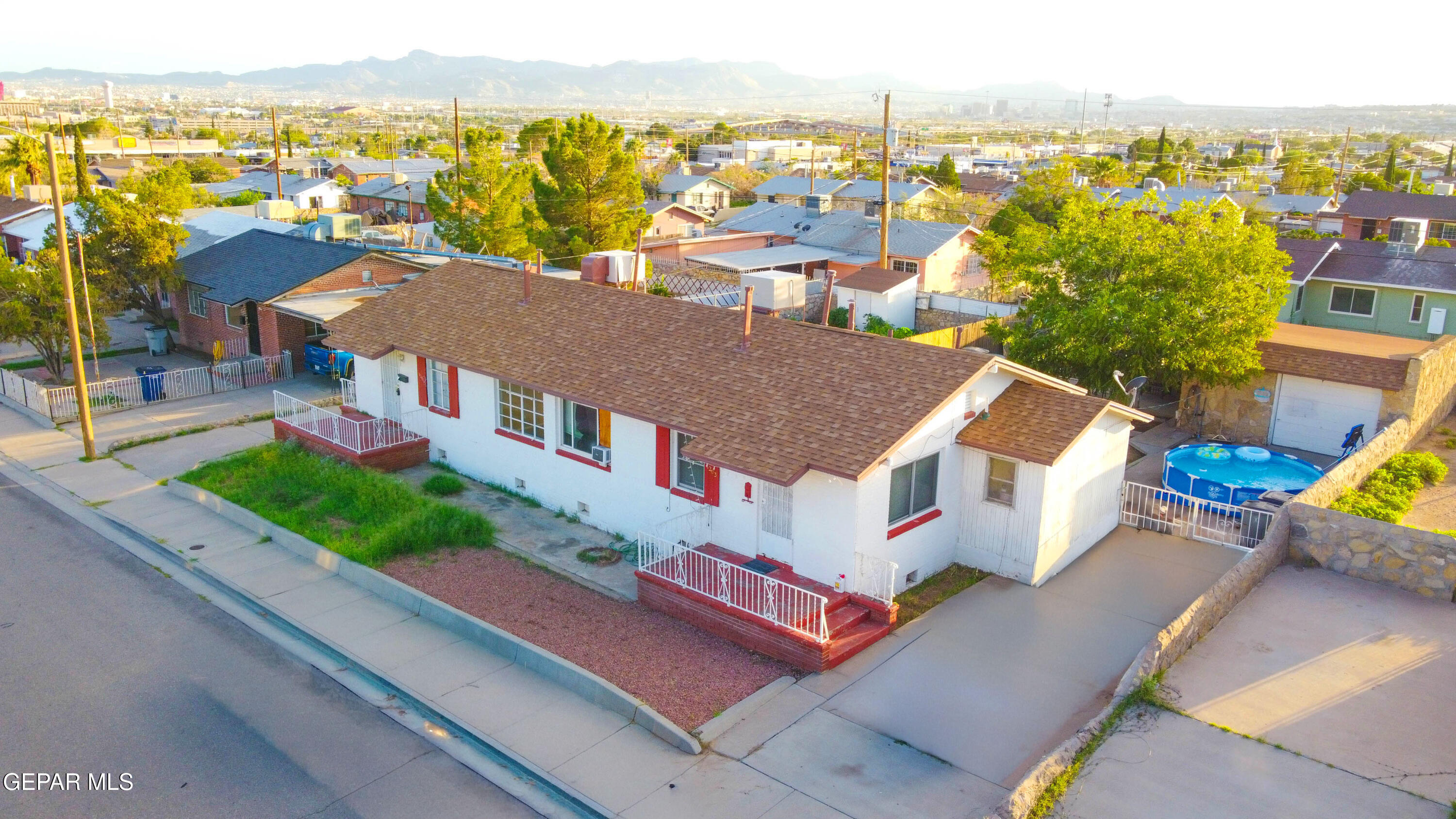 1201 & 1203 Selden Drive