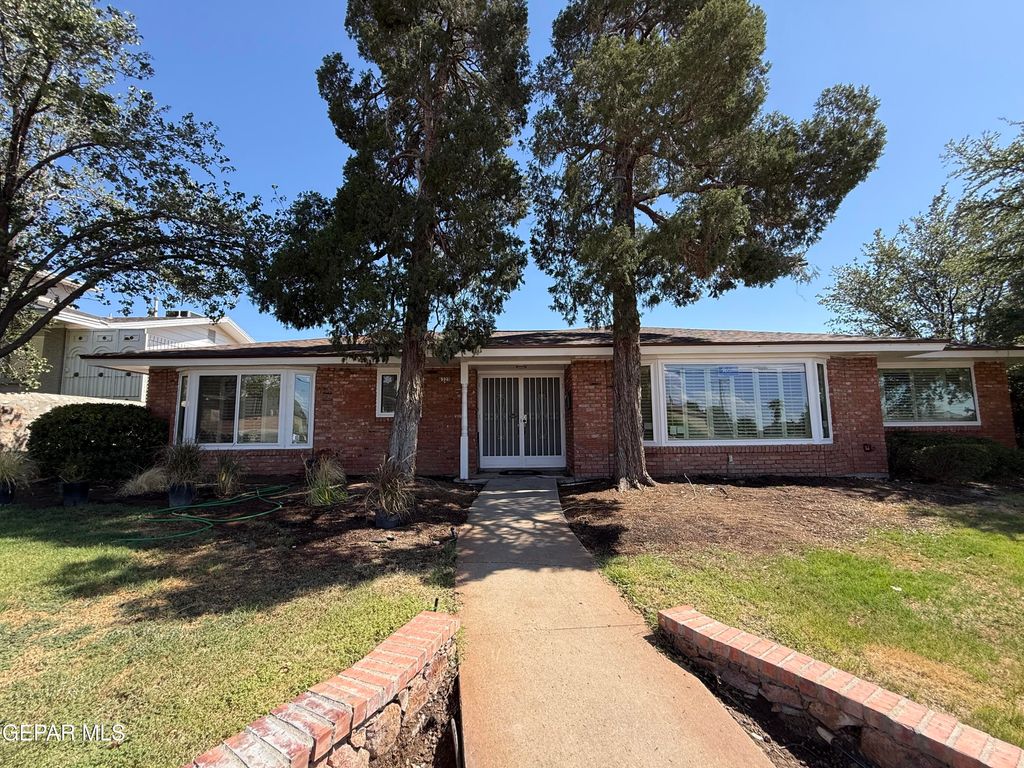 Photo of 6325 WESTWIND Drive, El Paso, TX 79912 (MLS # 947549)