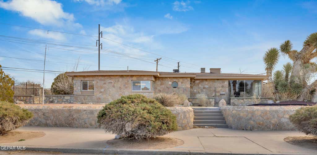 Photo of 2500 HAWLEY Circle, El Paso, TX 79903 (MLS # 948750)