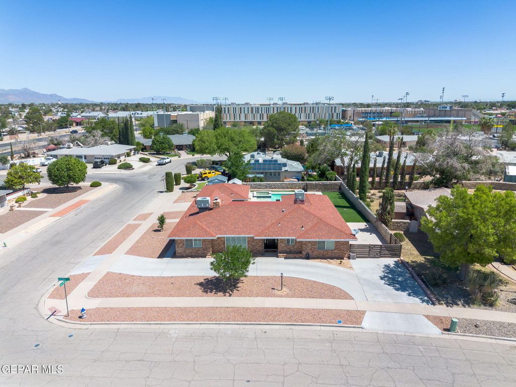 Photo of 9707 DARWAY Drive, El Paso, TX 79925 (MLS # 944983)