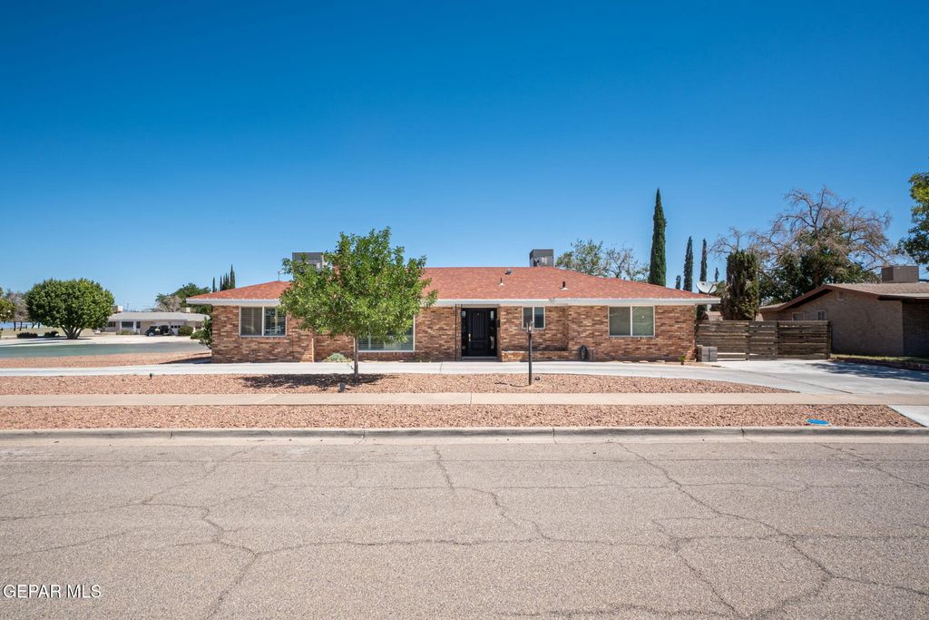 Photo of 9707 DARWAY Drive, El Paso, TX 79925 (MLS # 944983)