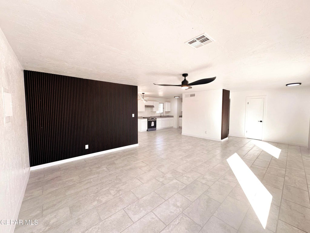 Photo of 11531 MEADOWBROOK Drive, El Paso, TX 79936 (MLS # 947618)