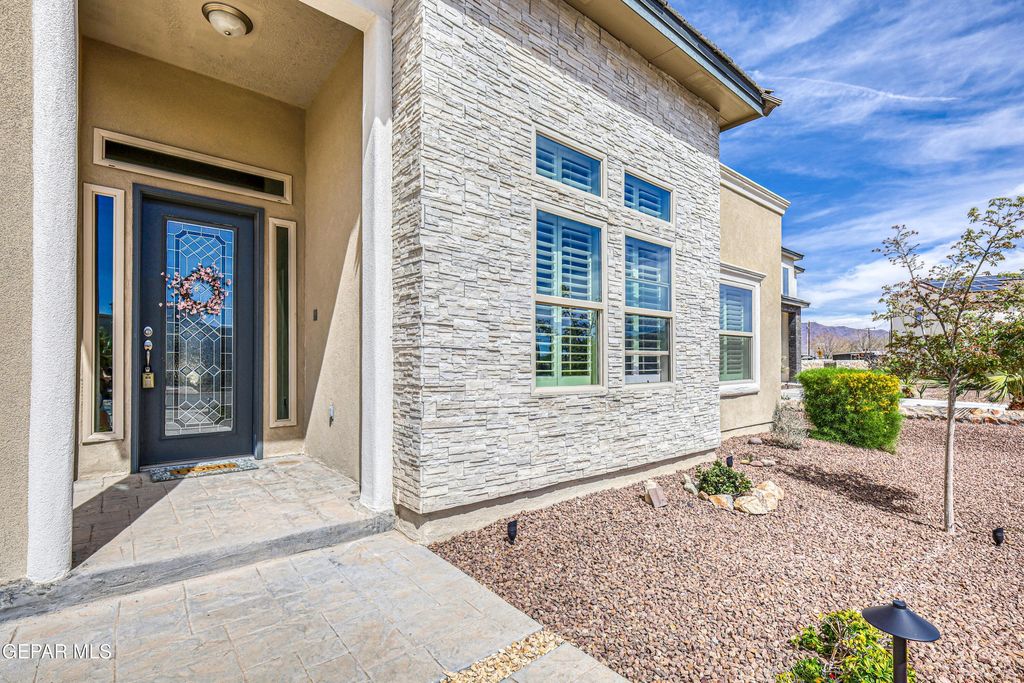 Photo of 709 VALLEY PINE Drive, El Paso, TX 79932 (MLS # 940257)