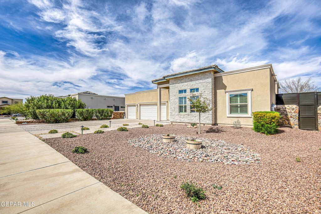 Photo of 709 VALLEY PINE Drive, El Paso, TX 79932 (MLS # 940257)