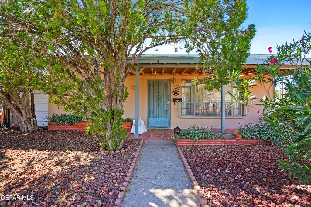Photo of 3000 MOUNTAIN Avenue, El Paso, TX 79930 (MLS # 953122)