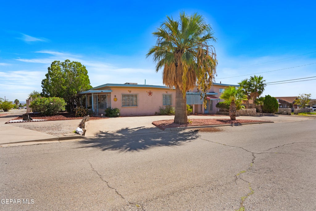 Photo of 3000 MOUNTAIN Avenue, El Paso, TX 79930 (MLS # 953122)