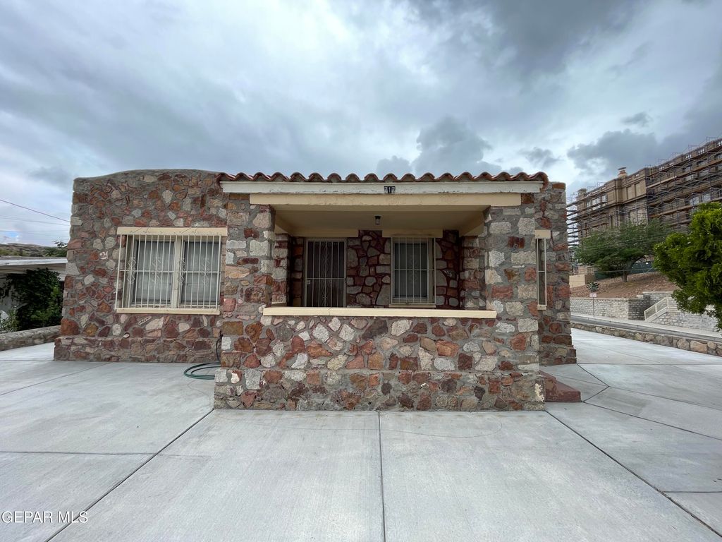 Photo of 717 E CROSBY Avenue, El Paso, TX 79902 (MLS # 944084)