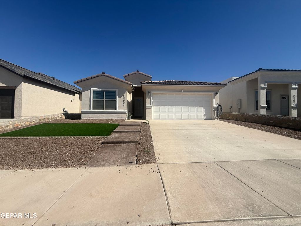 Photo of 13841 Paseo Central Avenue, Horizon City, TX 79928 (MLS # 943112)