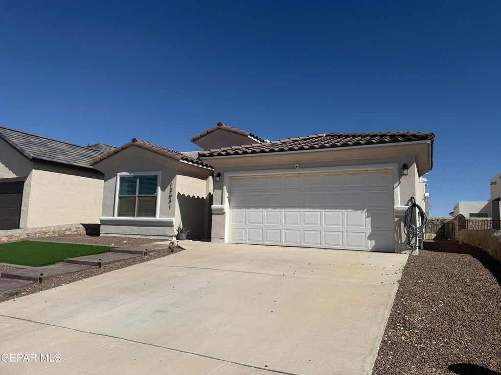 Photo of 13841 Paseo Central Avenue, Horizon City, TX 79928 (MLS # 943112)