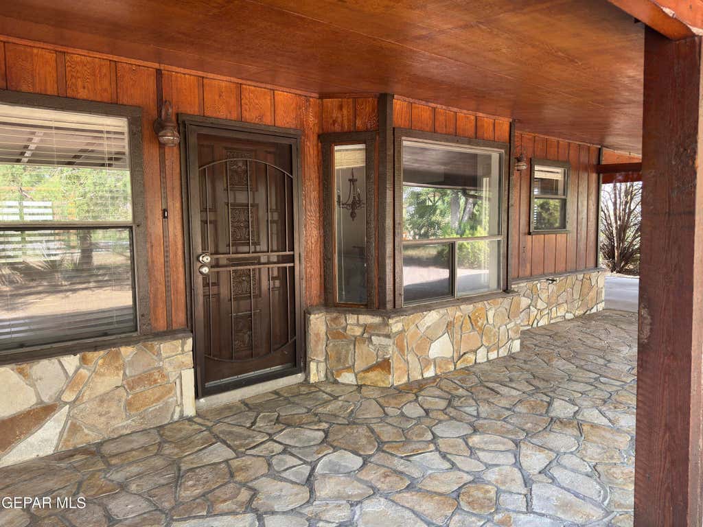 Photo of 6525 UPPER VALLEY Road, El Paso, TX 79932 (MLS # 949052)