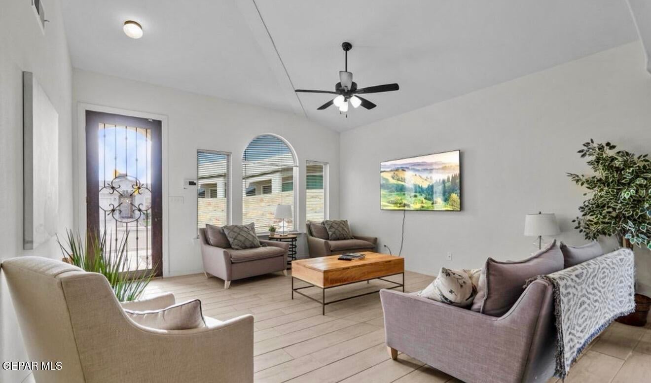 528 CEDARWOOD Drive