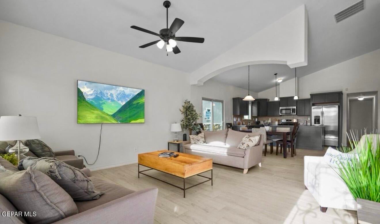 528 CEDARWOOD Drive