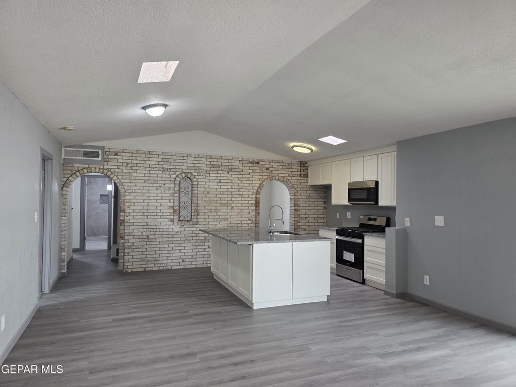 Photo of 3404 GUTHRIE Street, El Paso, TX 79935 (MLS # 939948)