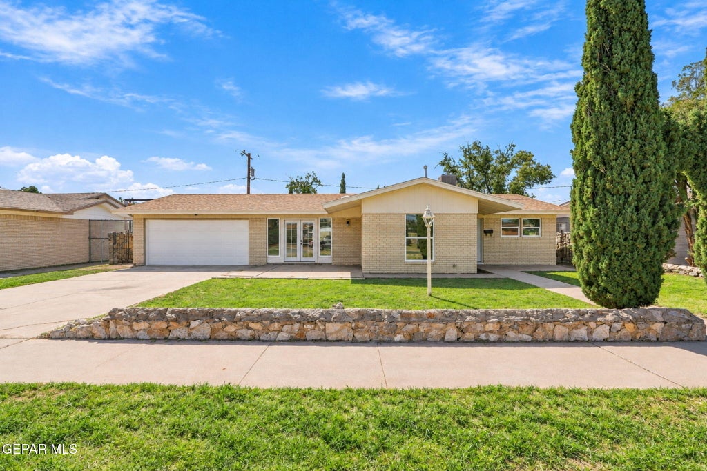 Photo of 8208 PARKLAND Drive, El Paso, TX 79925 (MLS # 953015)