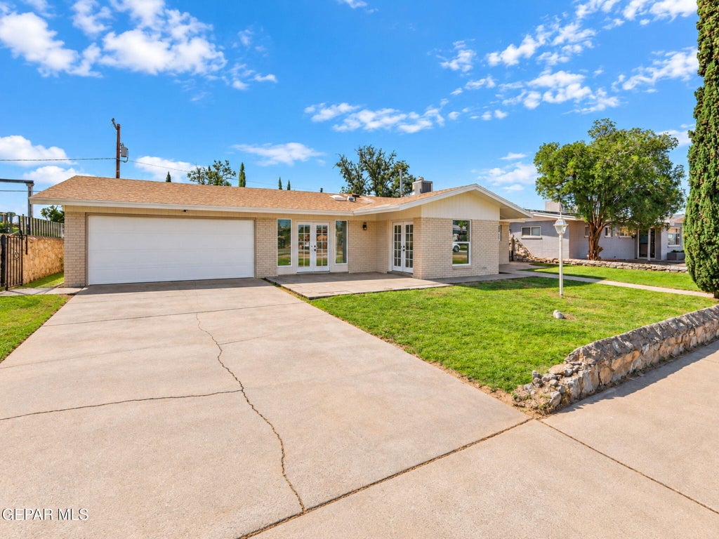 Photo of 8208 PARKLAND Drive, El Paso, TX 79925 (MLS # 953015)