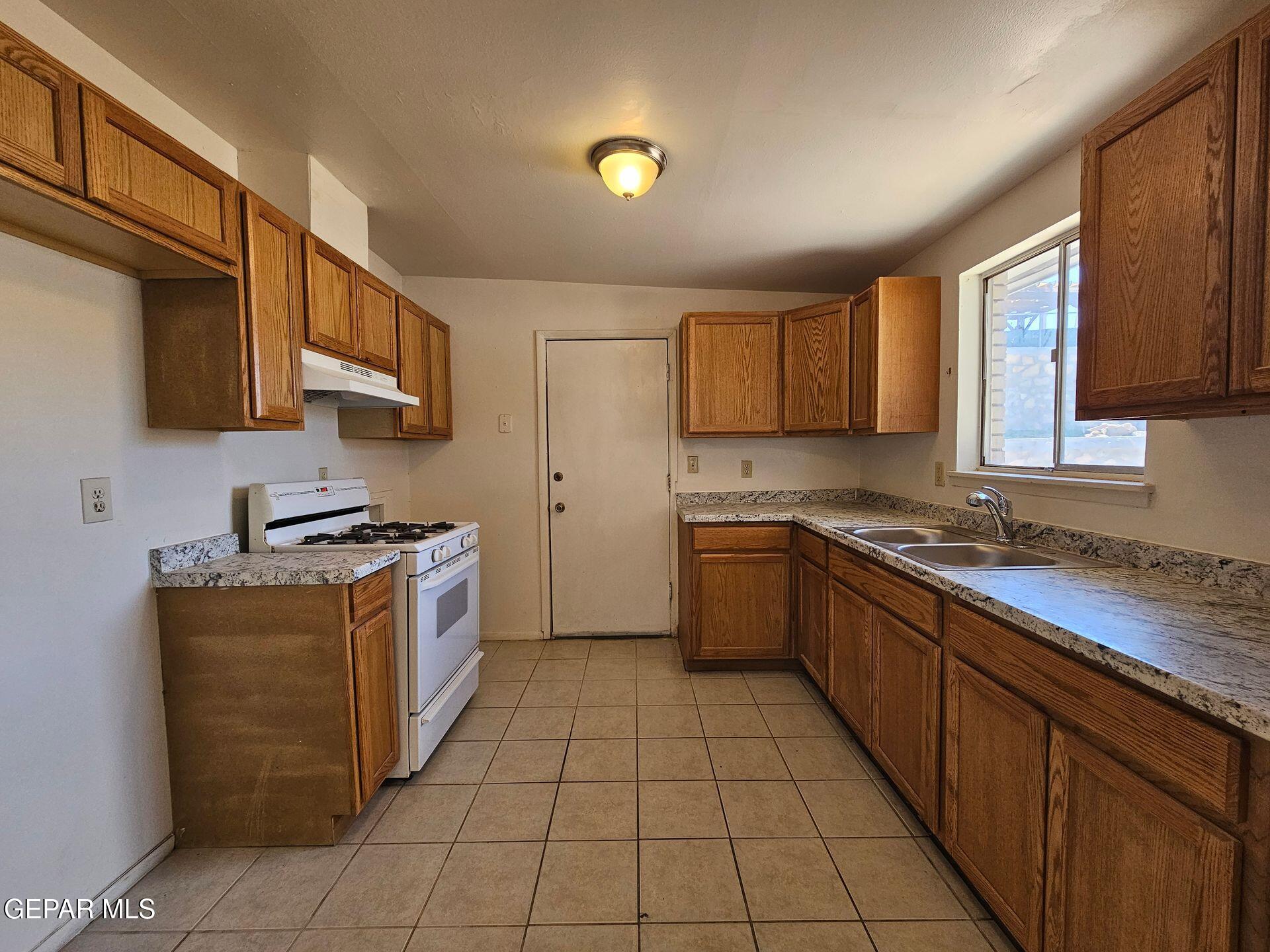 8833 CELESTIAL Place