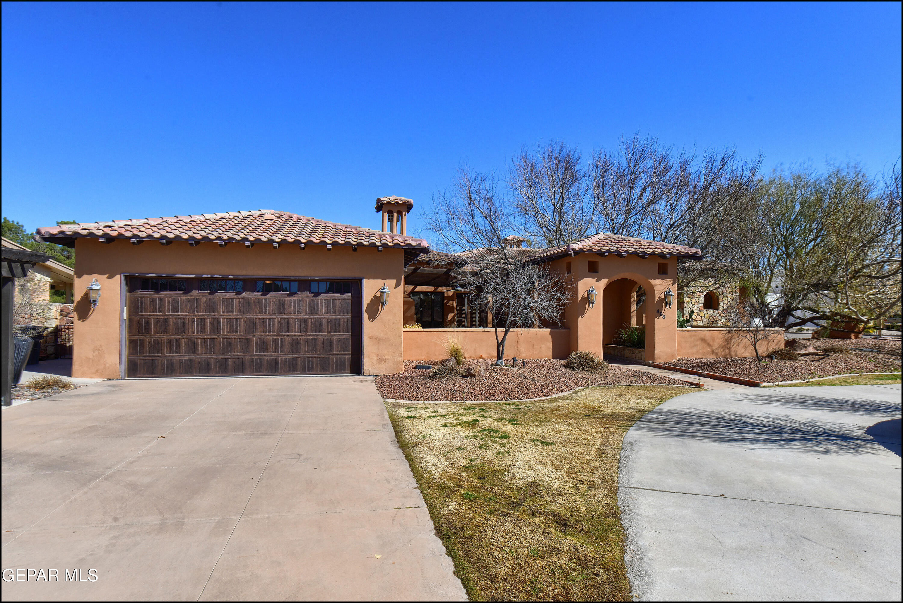 468 COUNTRY OAKS Drive