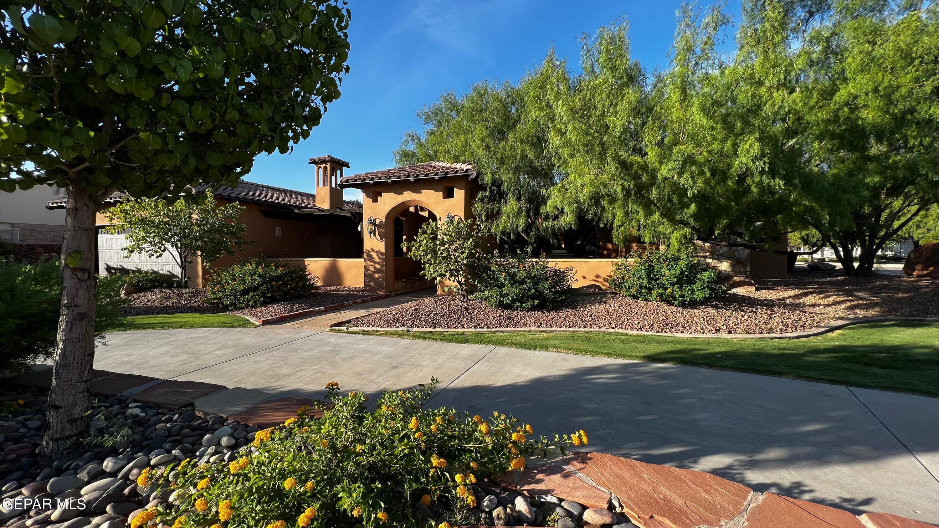 468 COUNTRY OAKS Drive