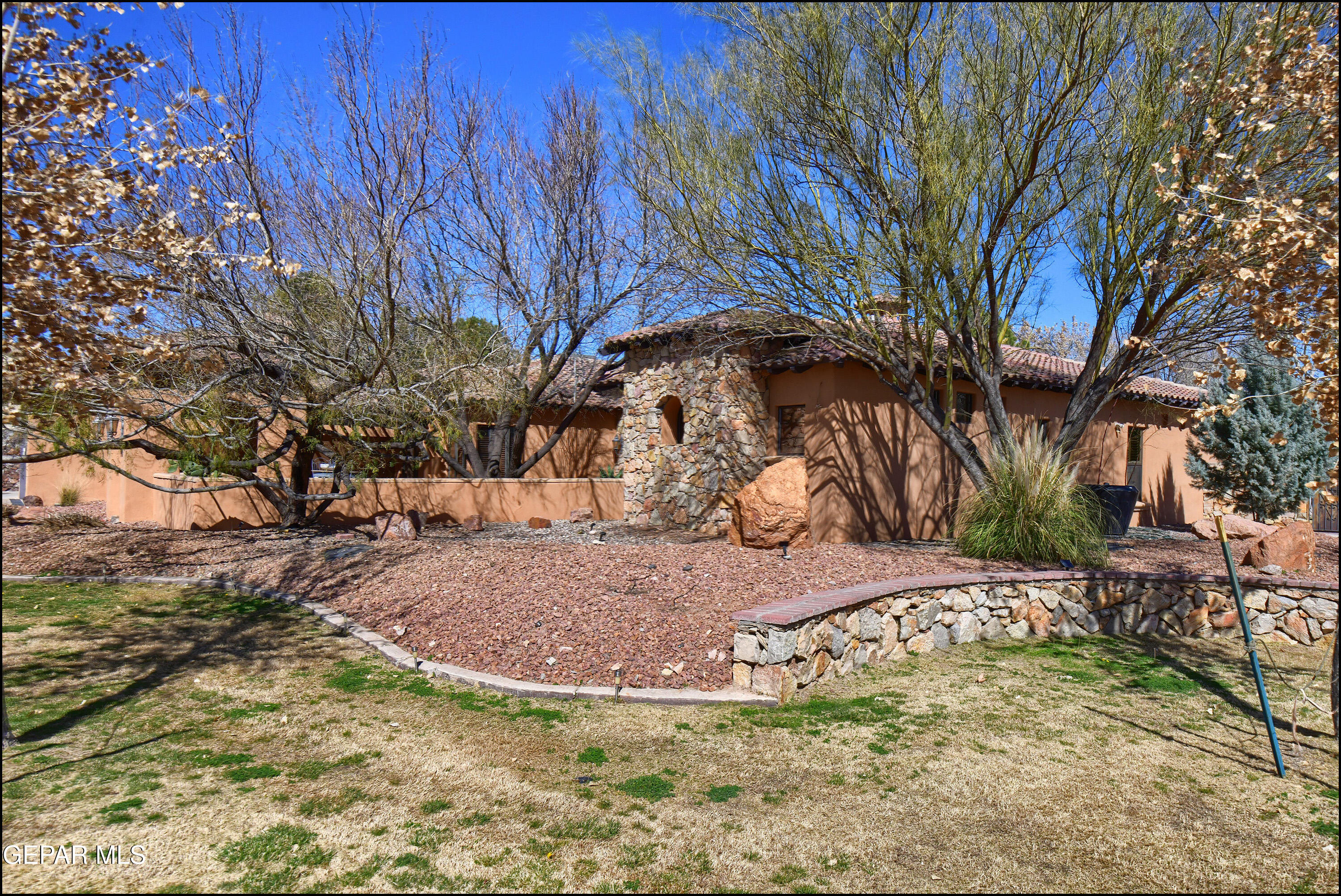 468 COUNTRY OAKS Drive